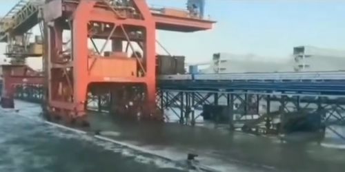 辽宁沿海口岸突发海水倒灌，部分口岸暂停作业